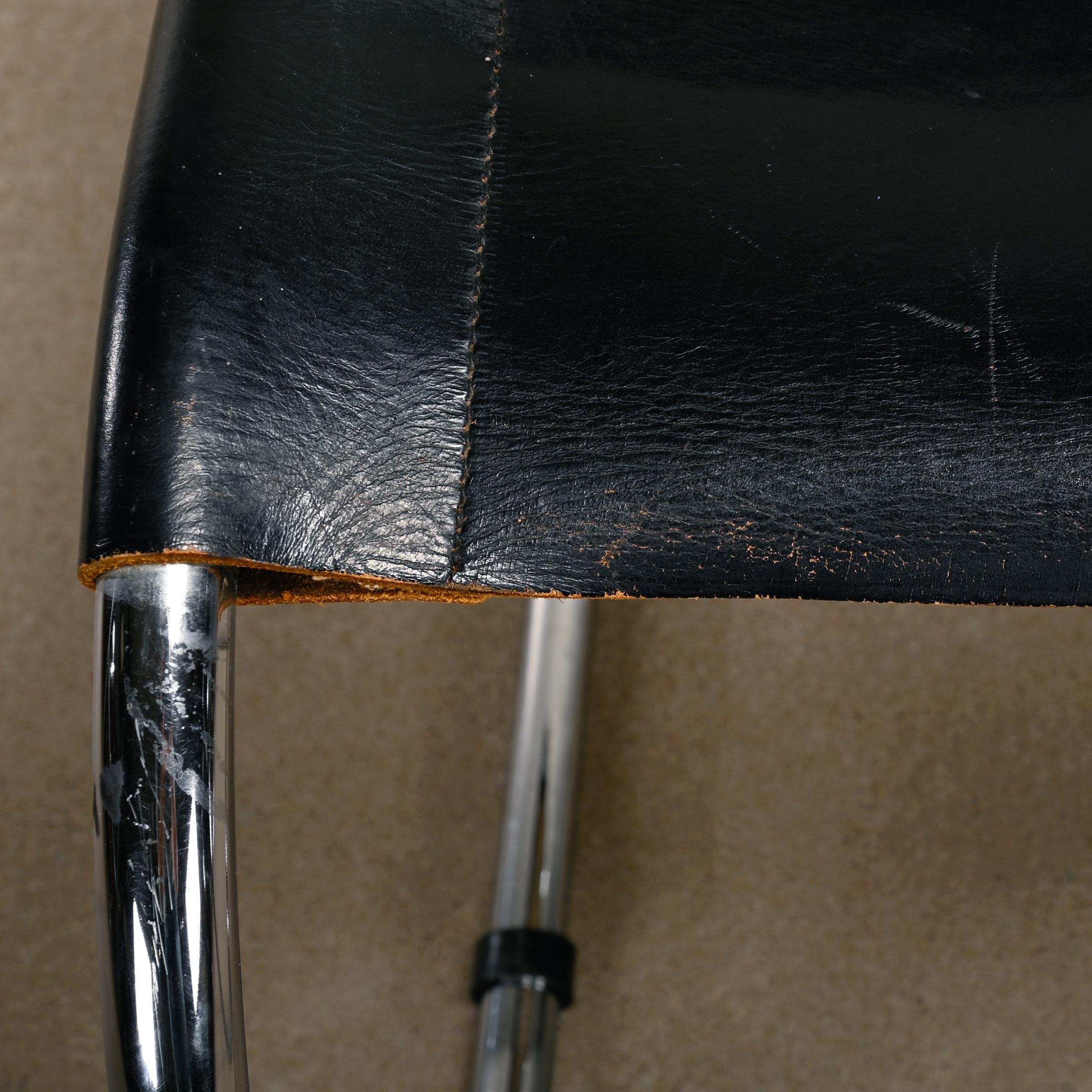 Mies Van Der Rohe MR10 Freischwingende Stühle aus schwarzem Leder für Thonet 4