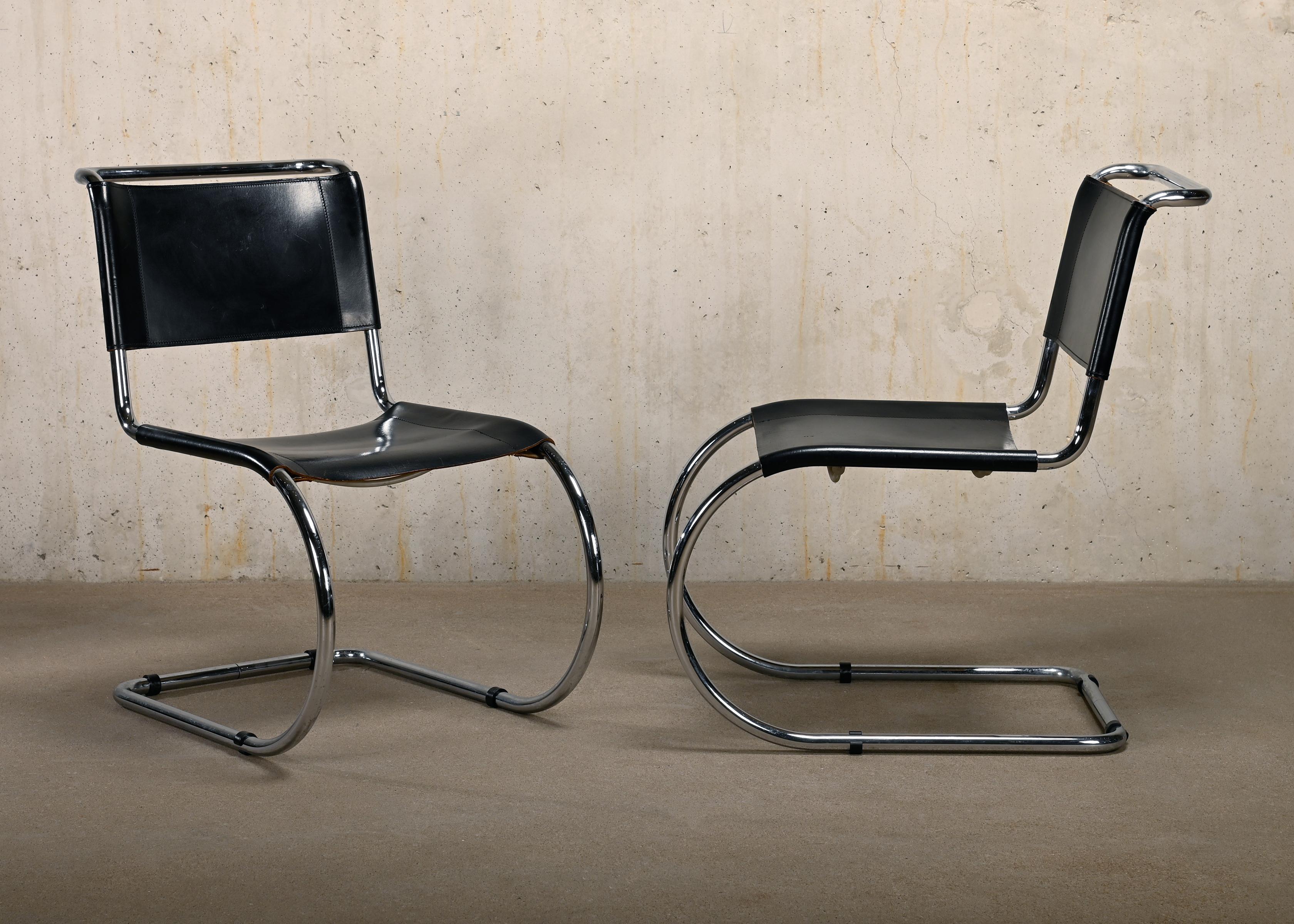 Mies Van Der Rohe MR10 Freischwingende Stühle aus schwarzem Leder für Thonet (Bauhaus)