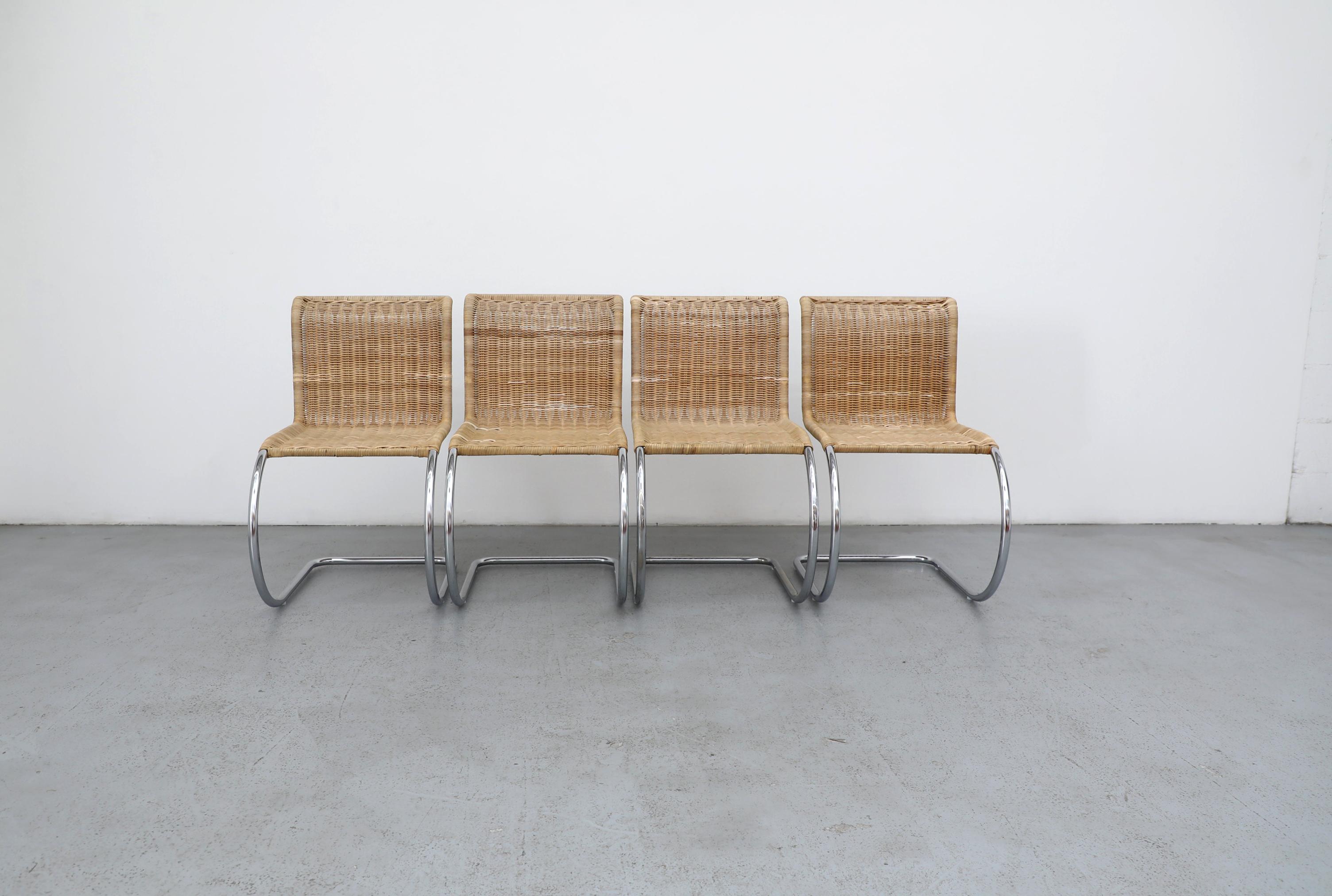 Mies van der Rohe MR10 Stühle Satz von vier 1970er Rattan Chrom Gavina Italien (20. Jahrhundert) im Angebot