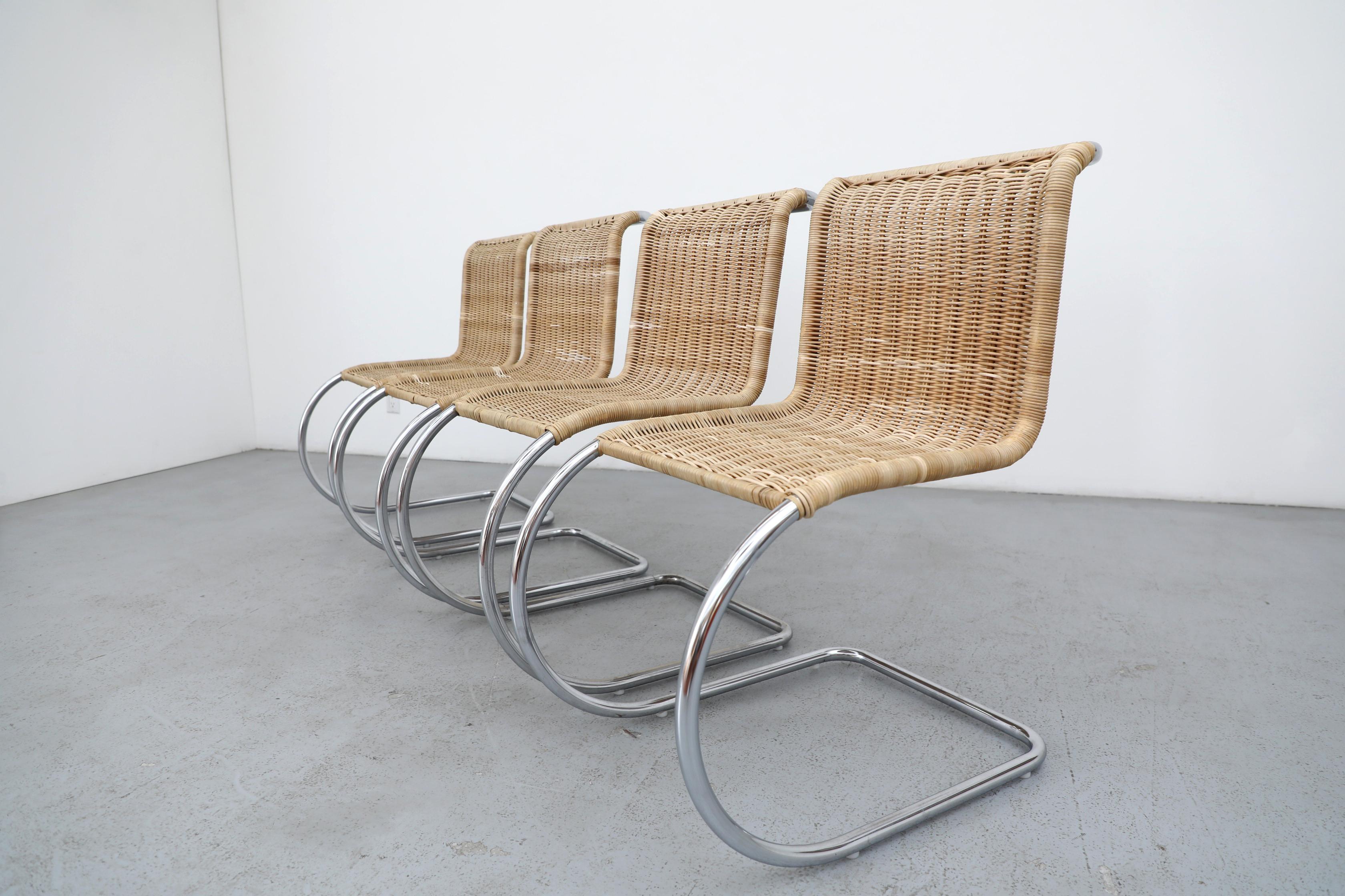 Mies van der Rohe MR10 Stühle Satz von vier 1970er Rattan Chrom Gavina Italien im Angebot 2