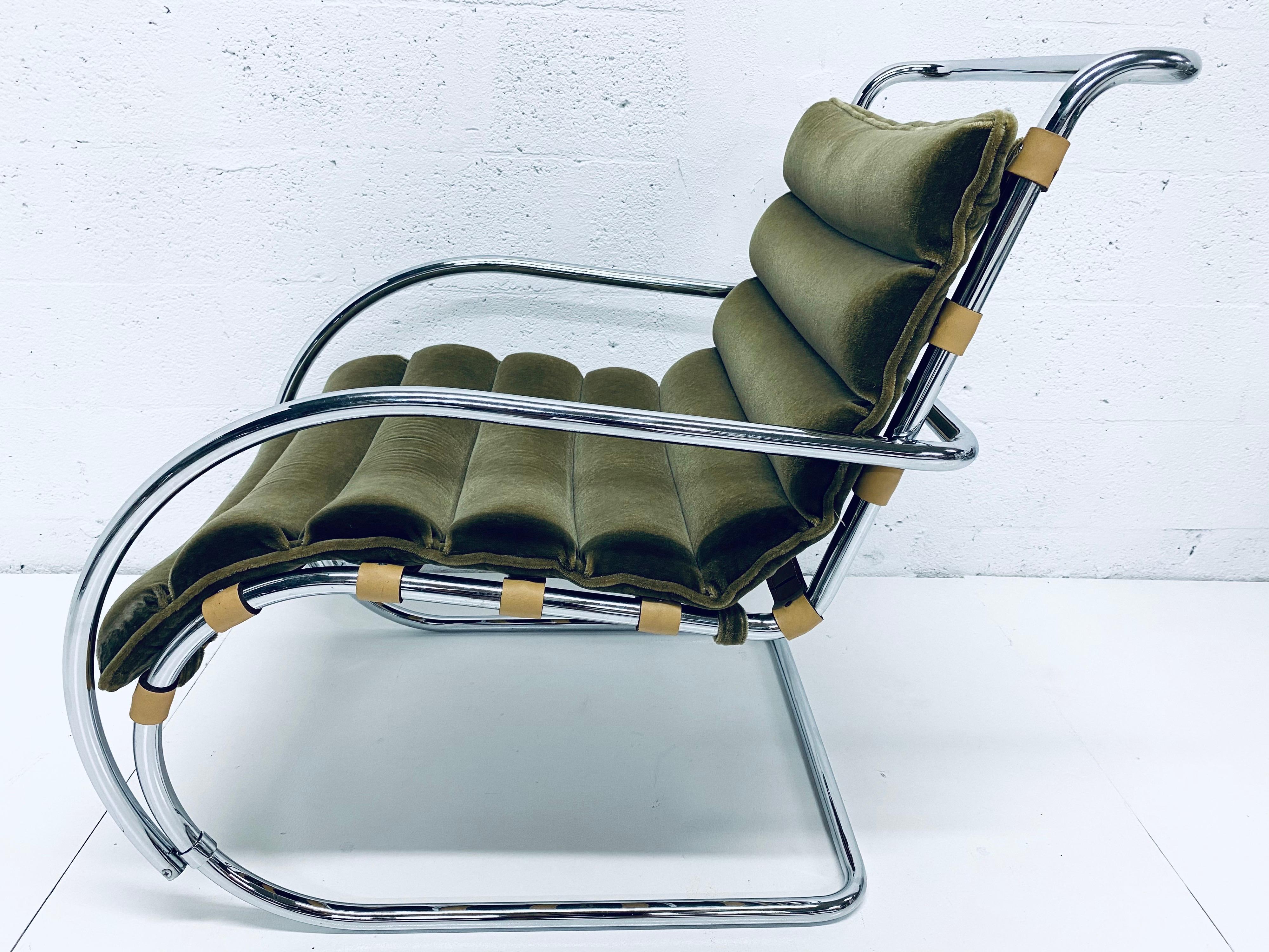 Mies van der Rohe MVR Lounge Chair with Arms by Gordon International In Good Condition In Miami, FL