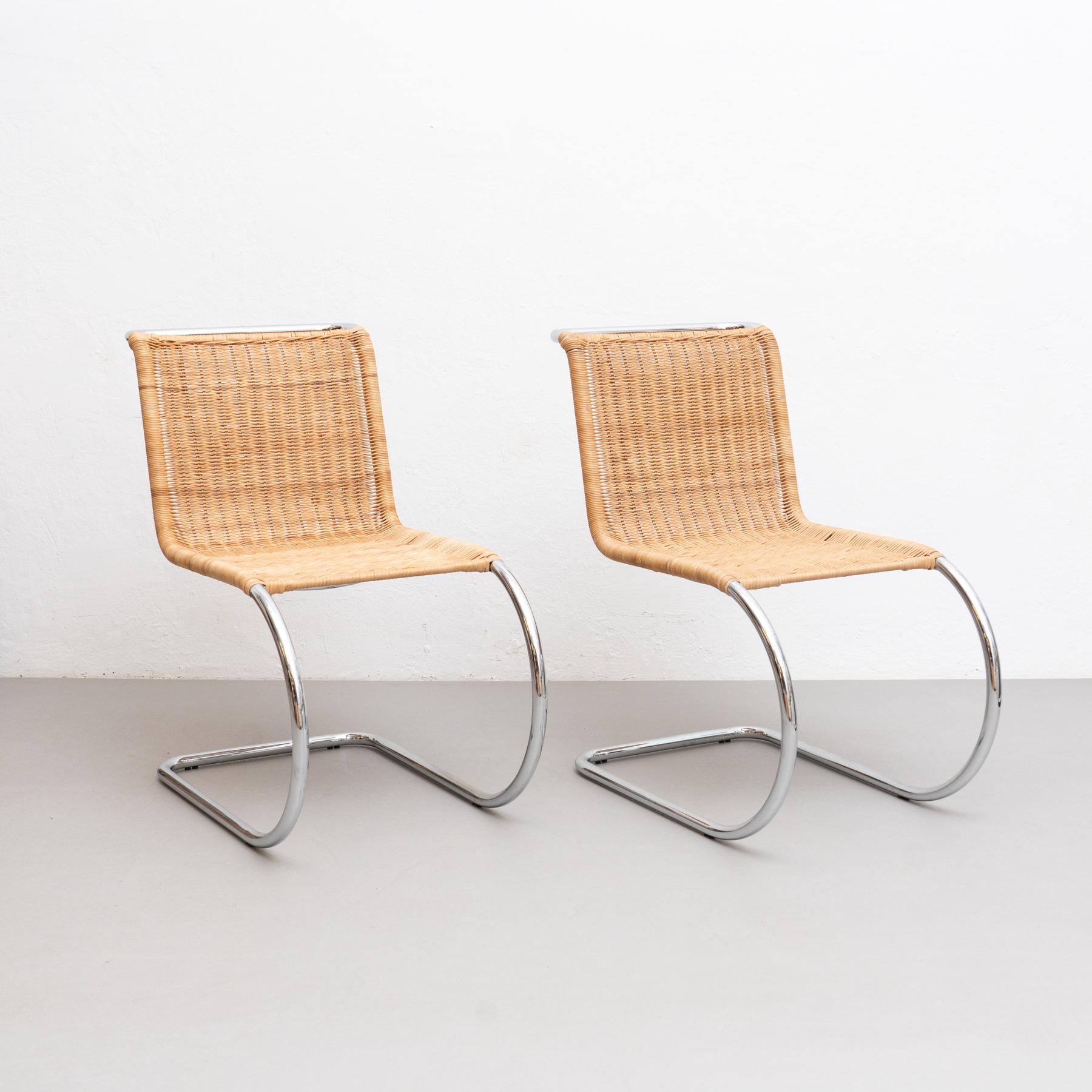 Set of 2 MR10 chairs designed by Ludwig Mies van der Rohe in 1927.
Manufactured by Unknown manufacturer circa 1960. Germany

Inspired by the chairs of Marcel Breuer, Ludwig Mies van der Rohe replaced the right angles on the front legs with a