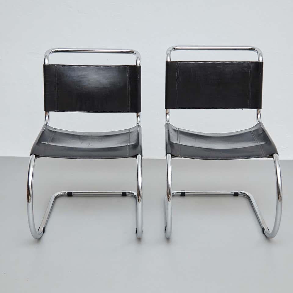 Mies van der Rohe Set of 4 MR10 Black Leather Easy Chairs, circa 1960 4