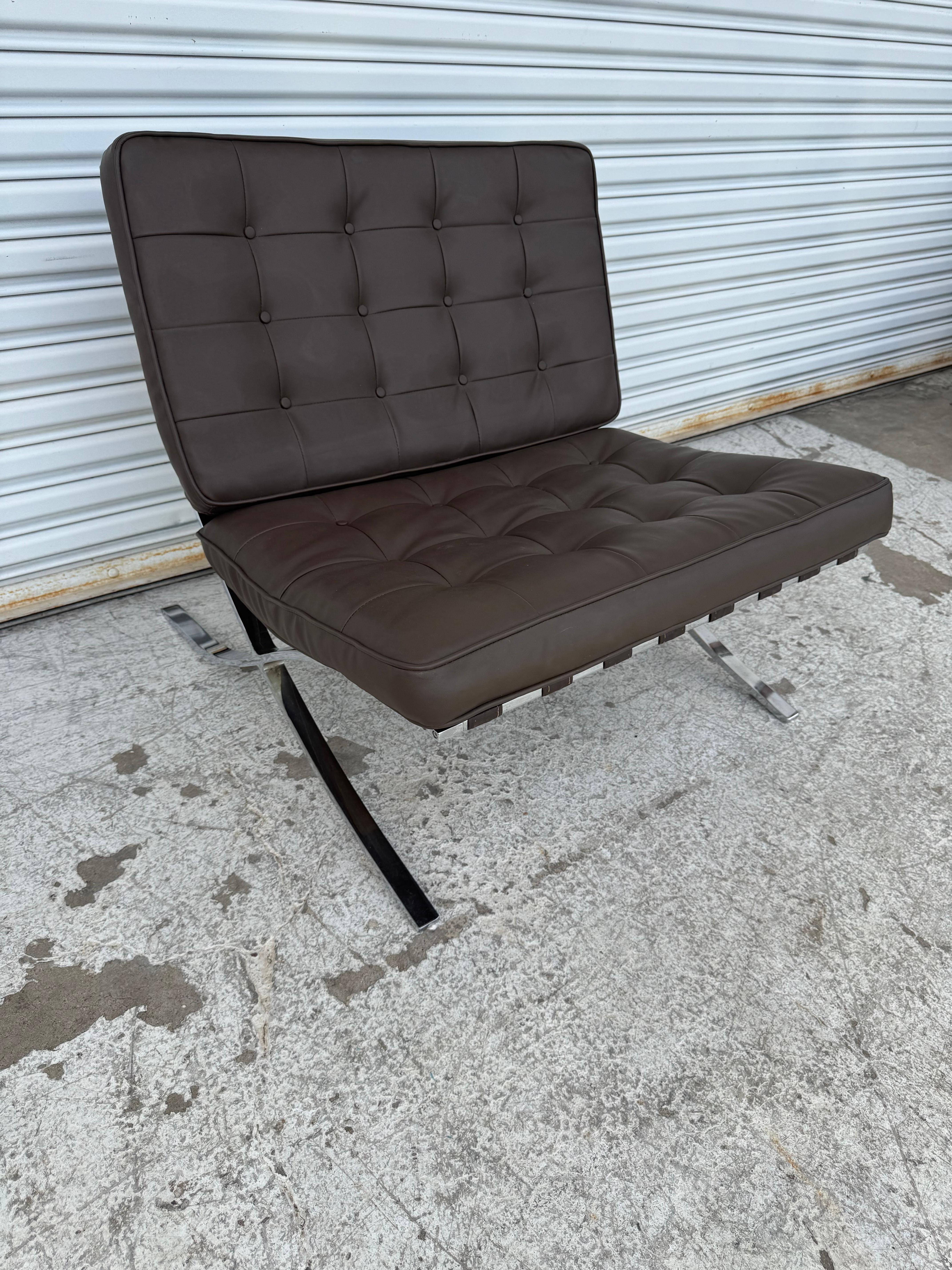 Mid-Century moderno Sedia Barcellona in pelle in stile Mies van der Rohe in vendita