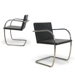 Chaises fines Brno de Mies Van Der Rohe par Knoll