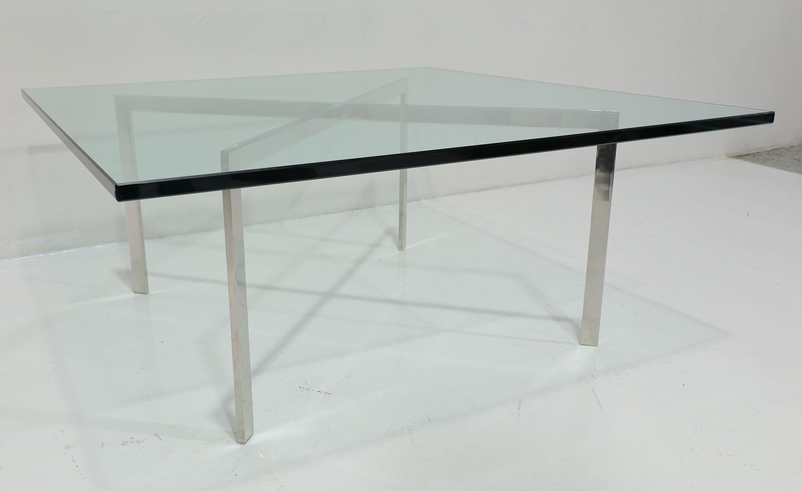 Mies Van Rohe für Knoll Barcelona Cocktailtisch (Moderne der Mitte des Jahrhunderts) im Angebot