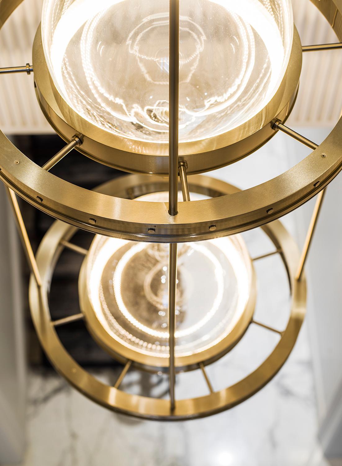 Moderno Lampadario Meissa III Grand Nickel con vibrazioni art déco per A Space in vendita