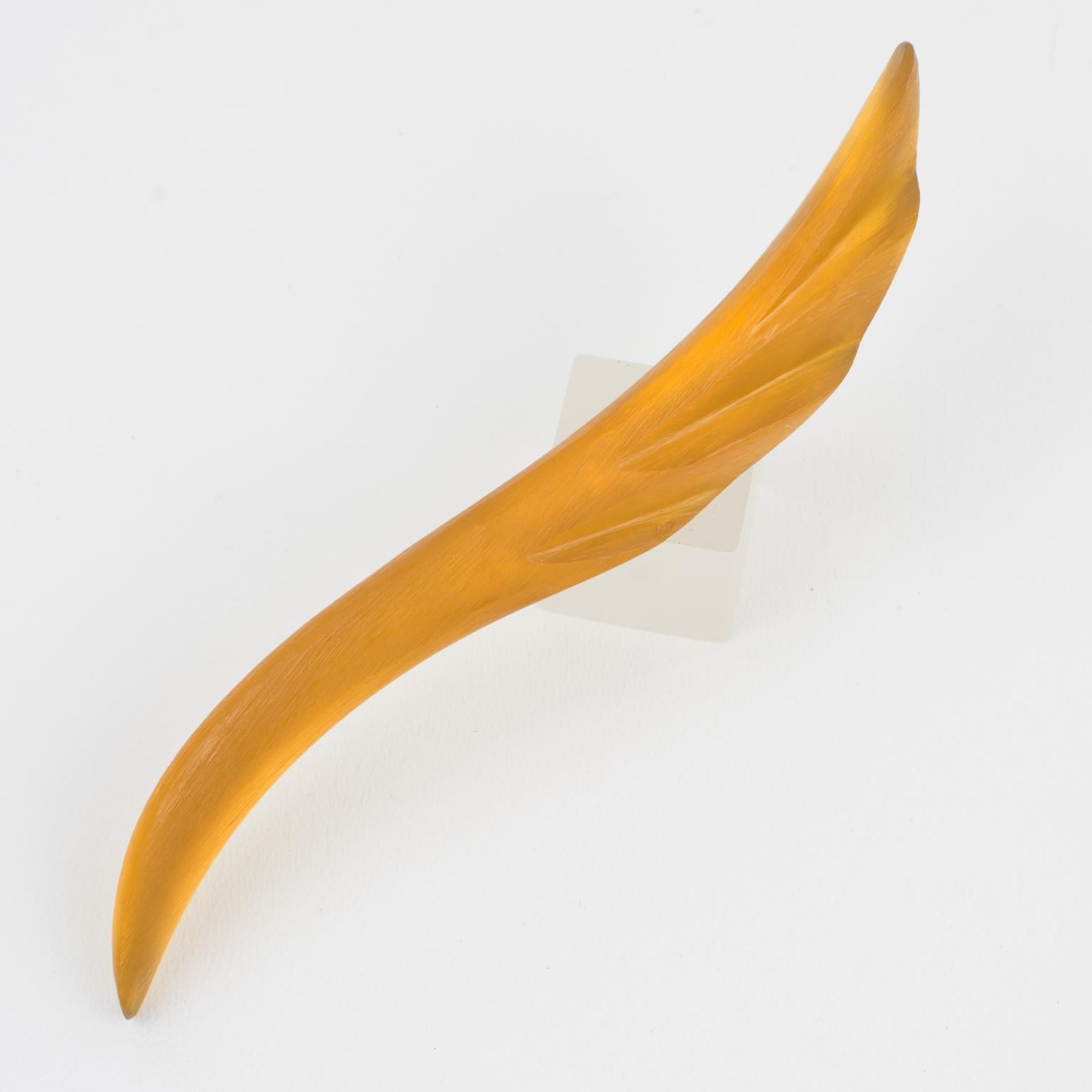 Migeon and Migeon Extra-Long Resin Pin Brooch In Good Condition For Sale In Atlanta, GA