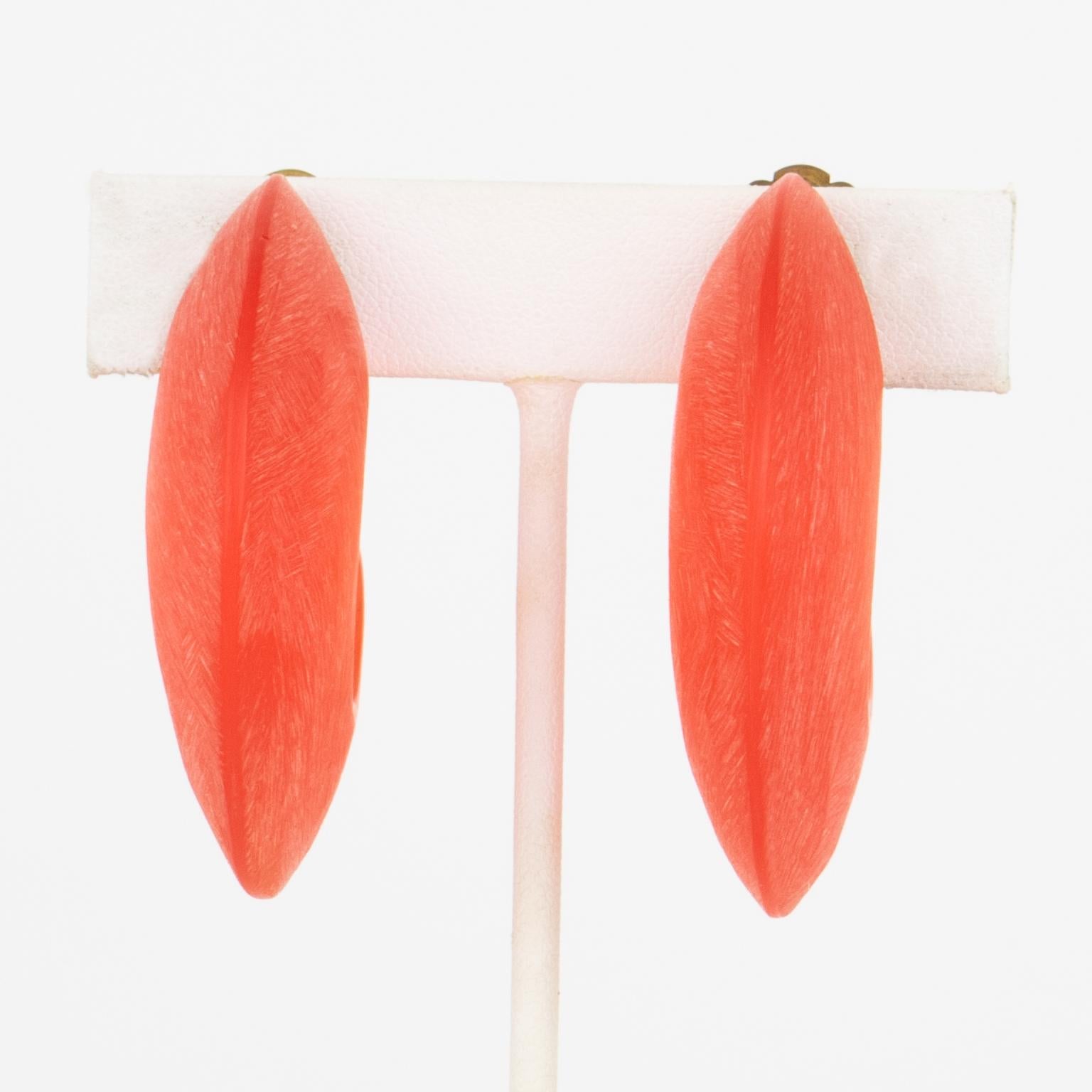 Modernist Migeon et Migeon Orange Carved Clip-on Earrings For Sale