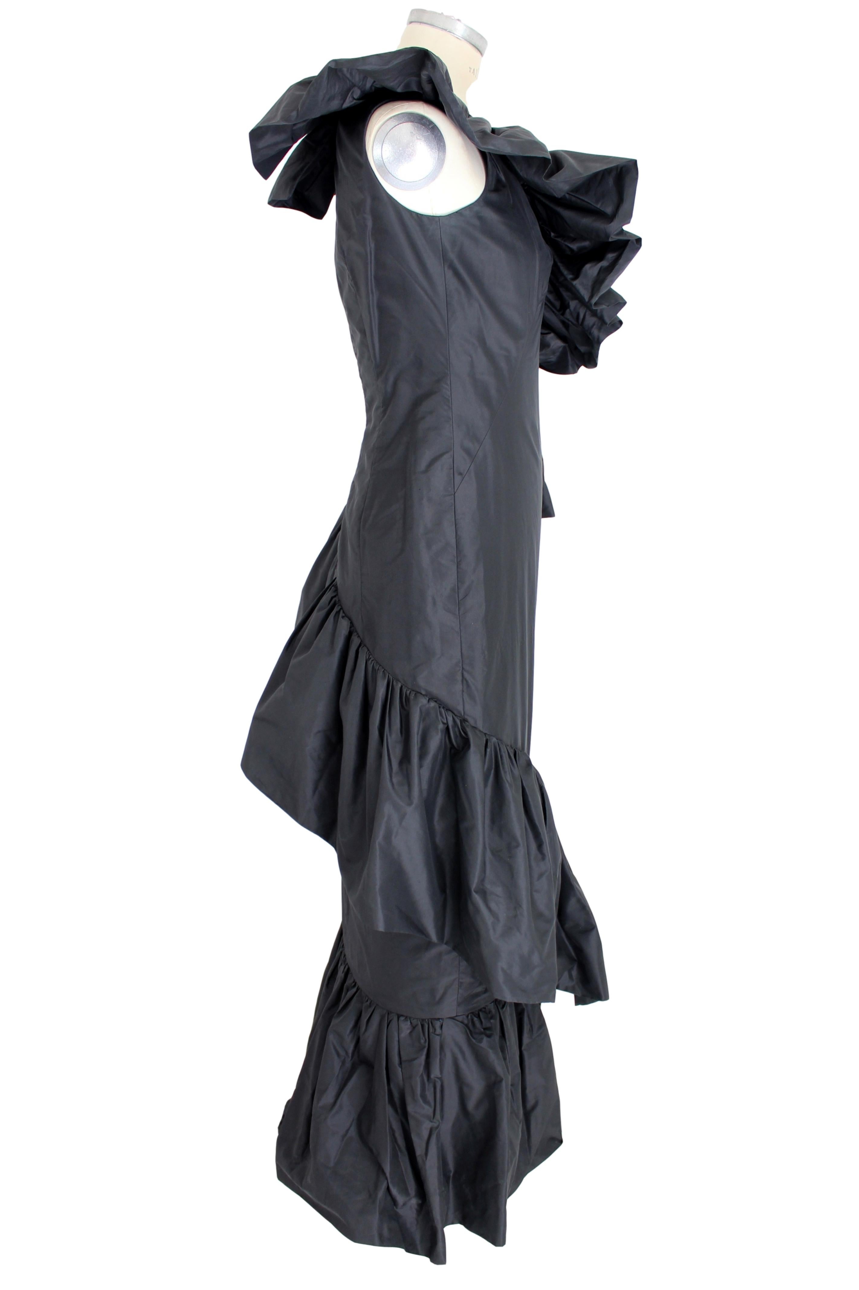 Mignon 1980er Jahre Schwarzes langes Abendkleid aus Taft und Seide mit Rüschen Dorothy Farbo Damen