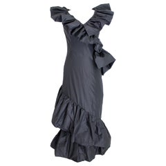 Mignon 1980er Jahre Schwarzes langes Abendkleid aus Taft und Seide mit Rüschen Dorothy Farbo