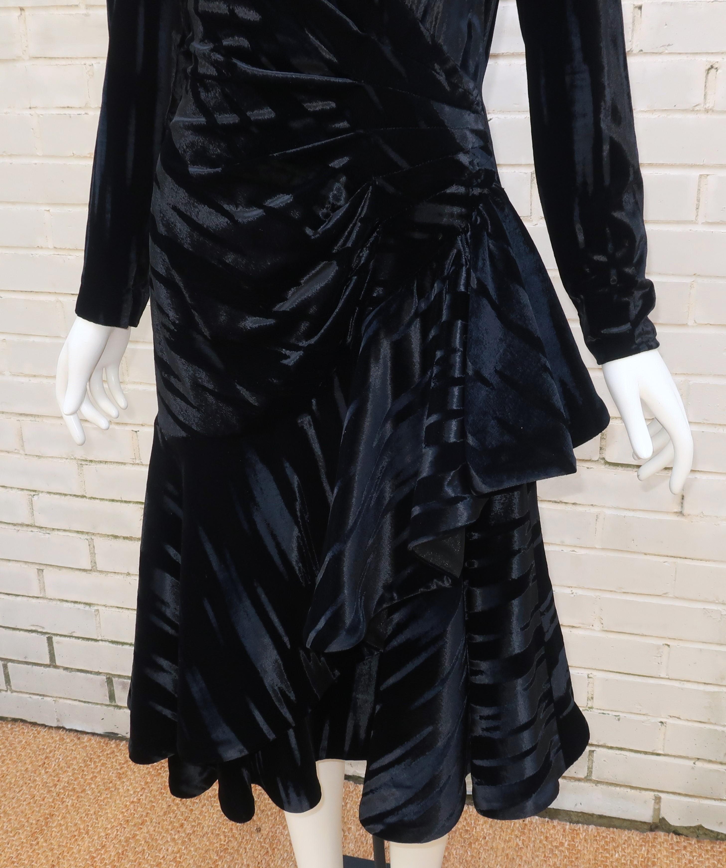 MIGNON Vestido de cóctel de terciopelo negro quemado, Años 80 en Bueno estado para la venta en Atlanta, GA