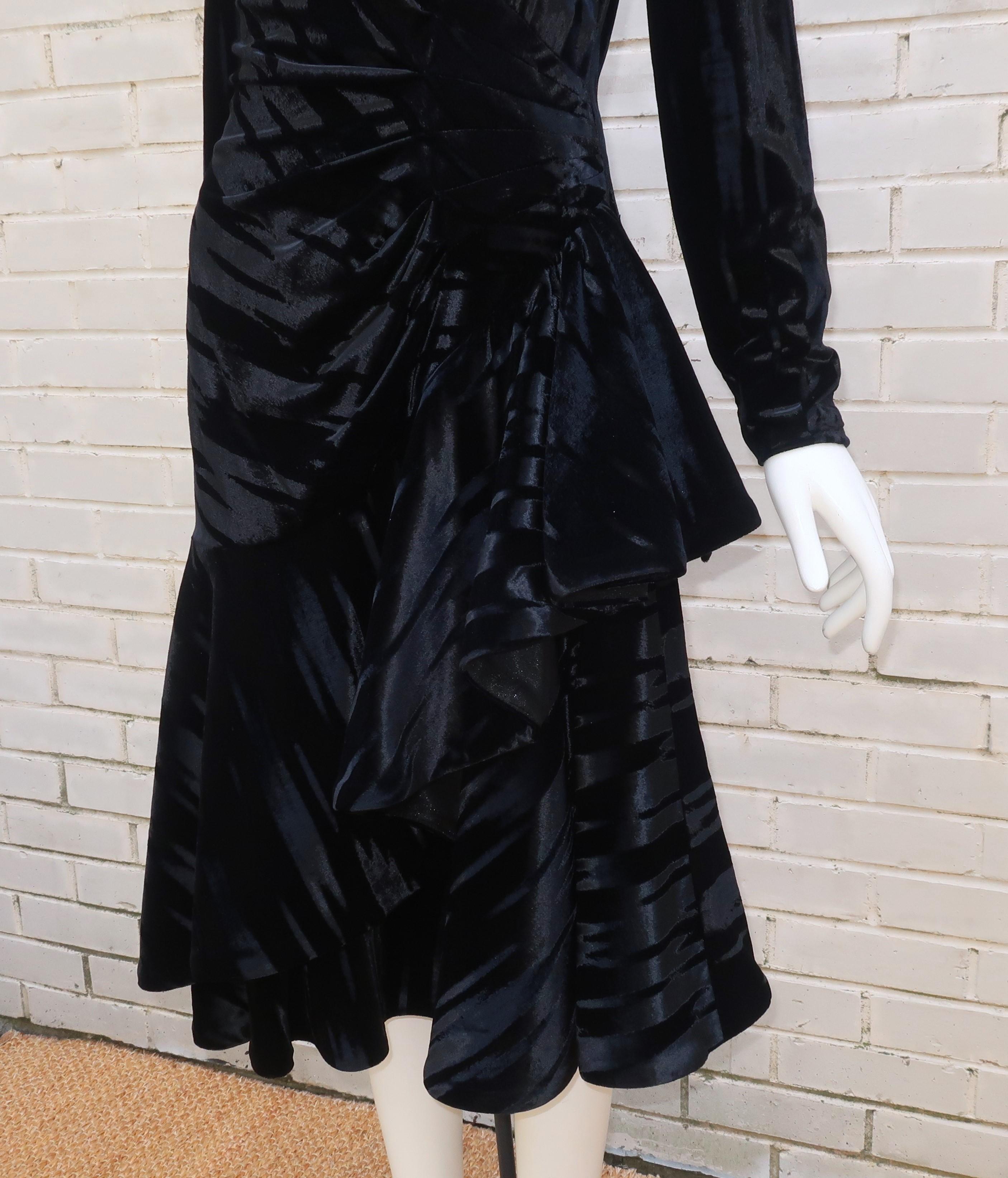 MIGNON Vestido de cóctel de terciopelo negro quemado, Años 80 en venta 1