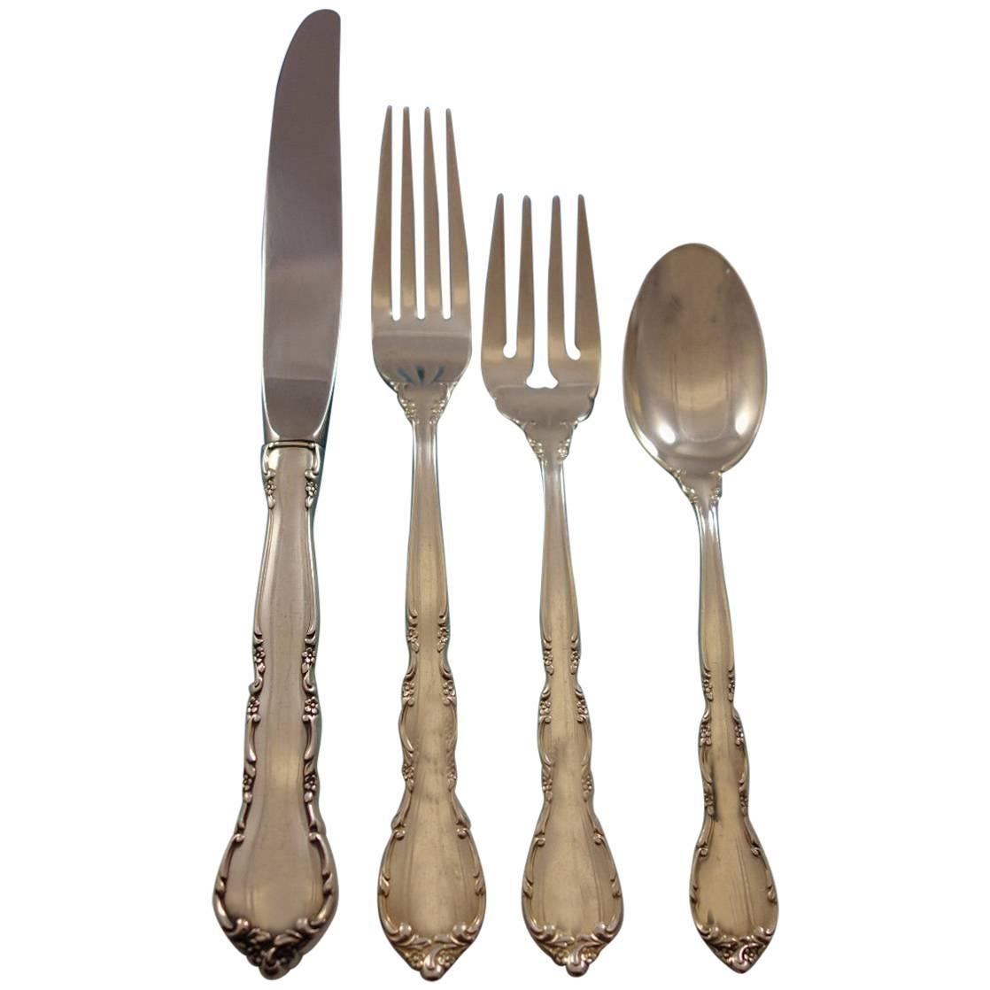 Mignonette by Lunt sterling silver flatware set, 109 pieces. This set includes: 

12 knives, 9 1/8