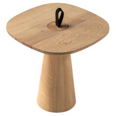Table d'appoint moderne minimaliste en frêne et sangle en cuir noir