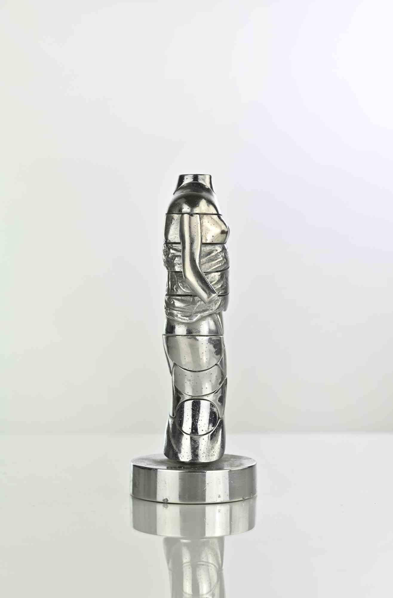 Scultura puzzle a 24 elementi placcati in nichel, 1968-1969, realizzata da Miguel Berrocal.

Firma e numero incisi. Edizione di 9500 pezzi. 

Rif. Catalogo General/Obras Recientes, 1974, p. 13.

Ottime condizioni.