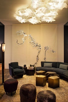 Miguel Cisterna, Le Dinosaure, écran brodé à la main à grande échelle, France, 2014