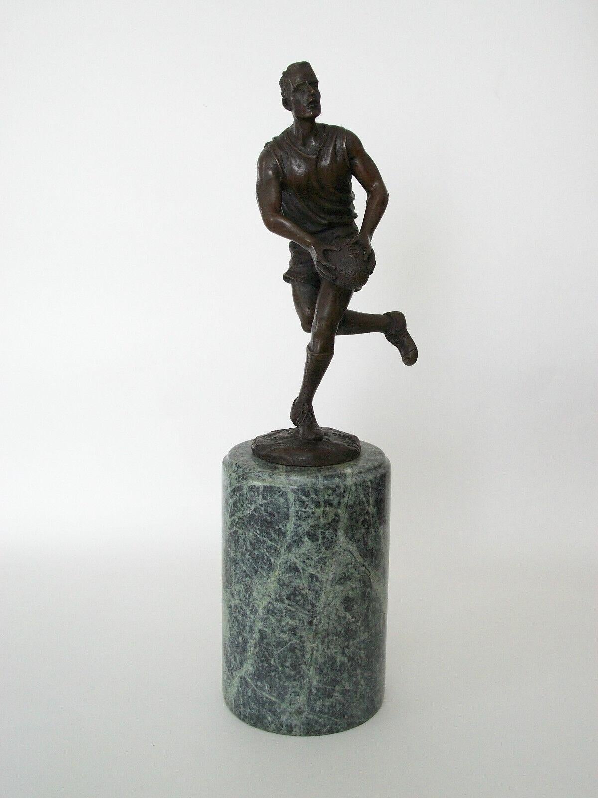 MIGUEL FERNANDO LOPEZ (MILO) – Rugbyspieler aus Bronze – Portugal – 20. Jahrhundert (Moderne) im Angebot