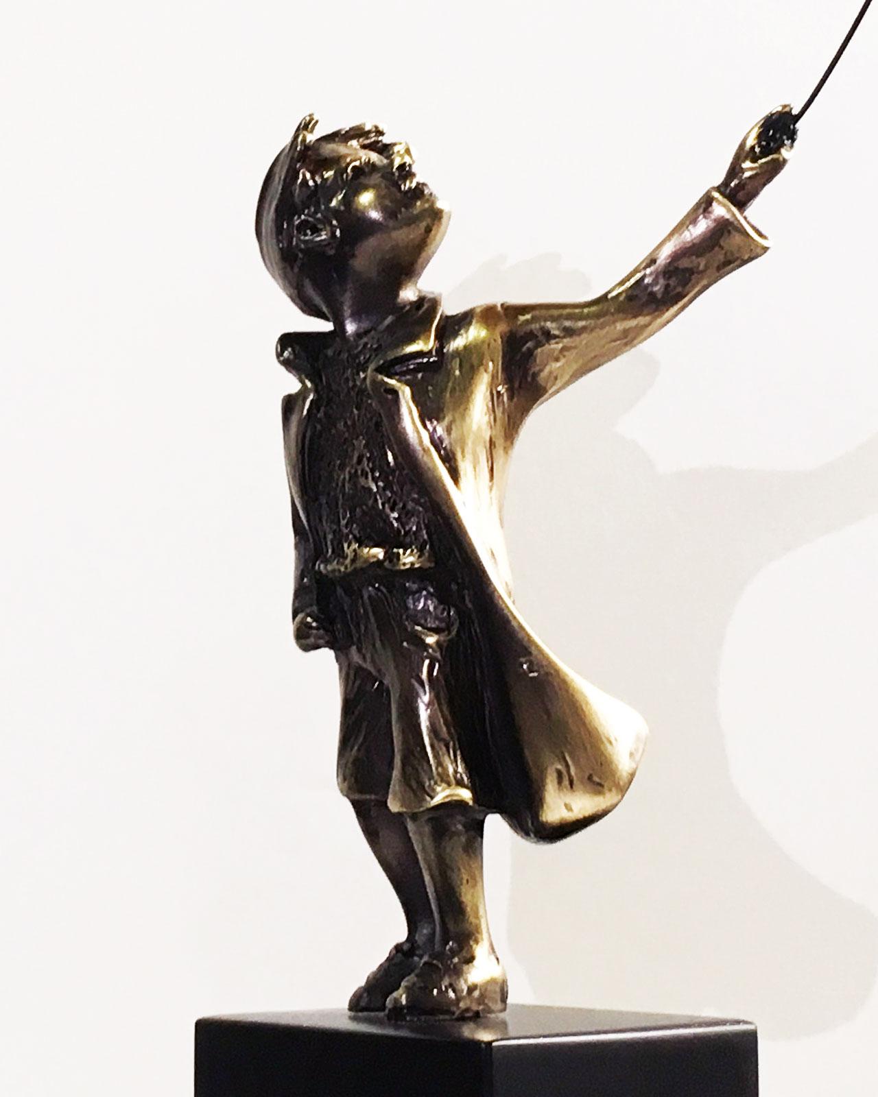 A boy with balloon - Miguel Guía Street Art Cast bronze Sculpture 1