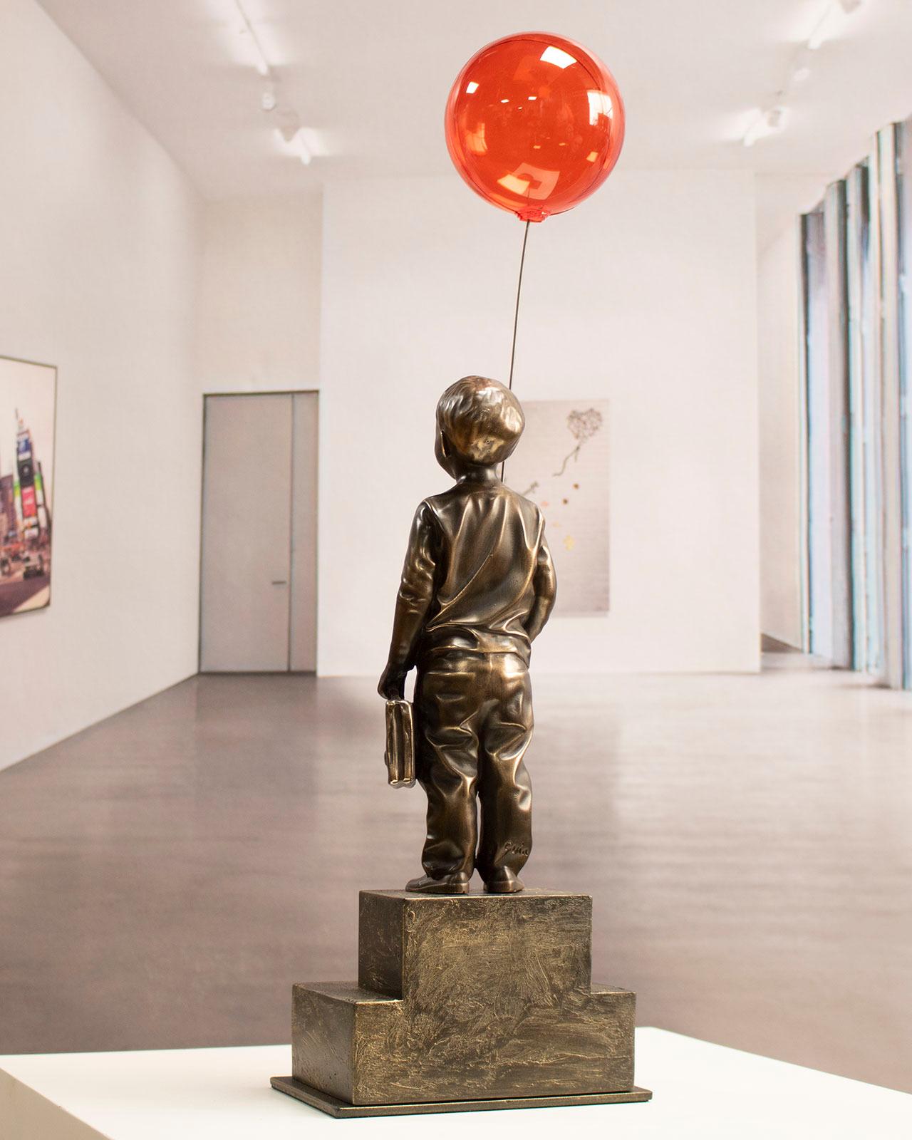 Boy with red magic balloon 34 - Miguel Guía  Realist Bronze layer Sculpture For Sale 8