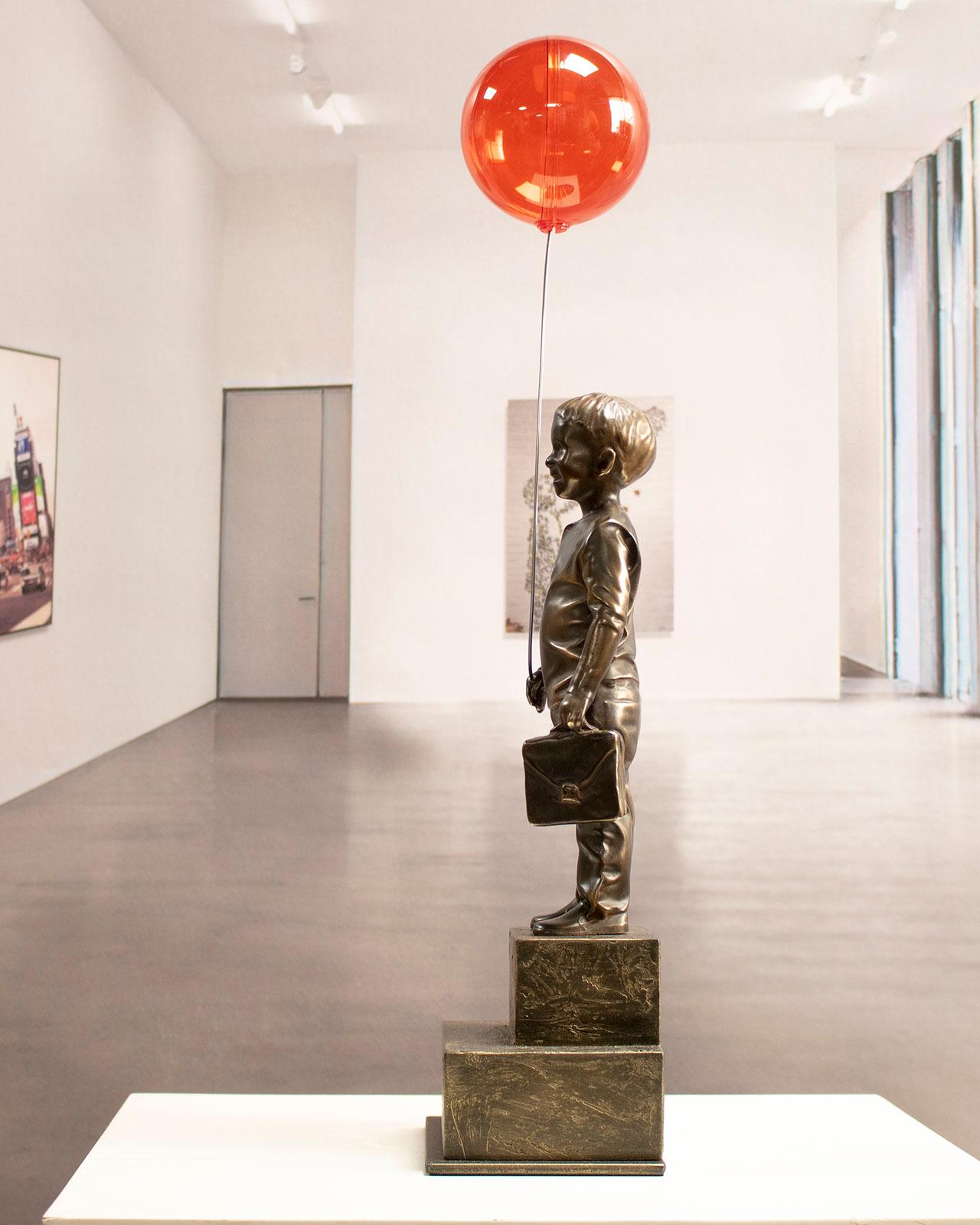 Boy with red magic balloon 34 - Miguel Guía  Realist Bronze layer Sculpture For Sale 9
