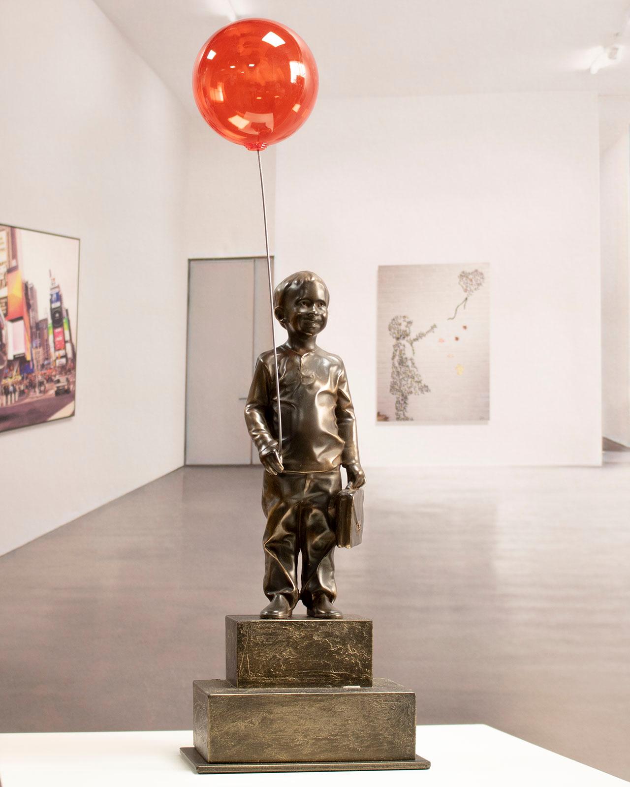 Boy with red magic balloon 34 - Miguel Guía  Realist Bronze layer Sculpture For Sale 3
