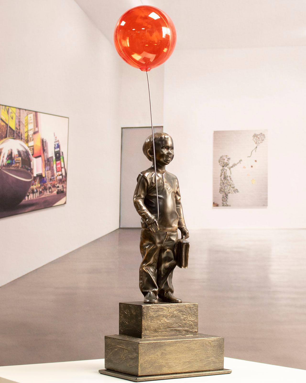 Boy with red magic balloon 34 - Miguel Guía  Realist Bronze layer Sculpture For Sale 4