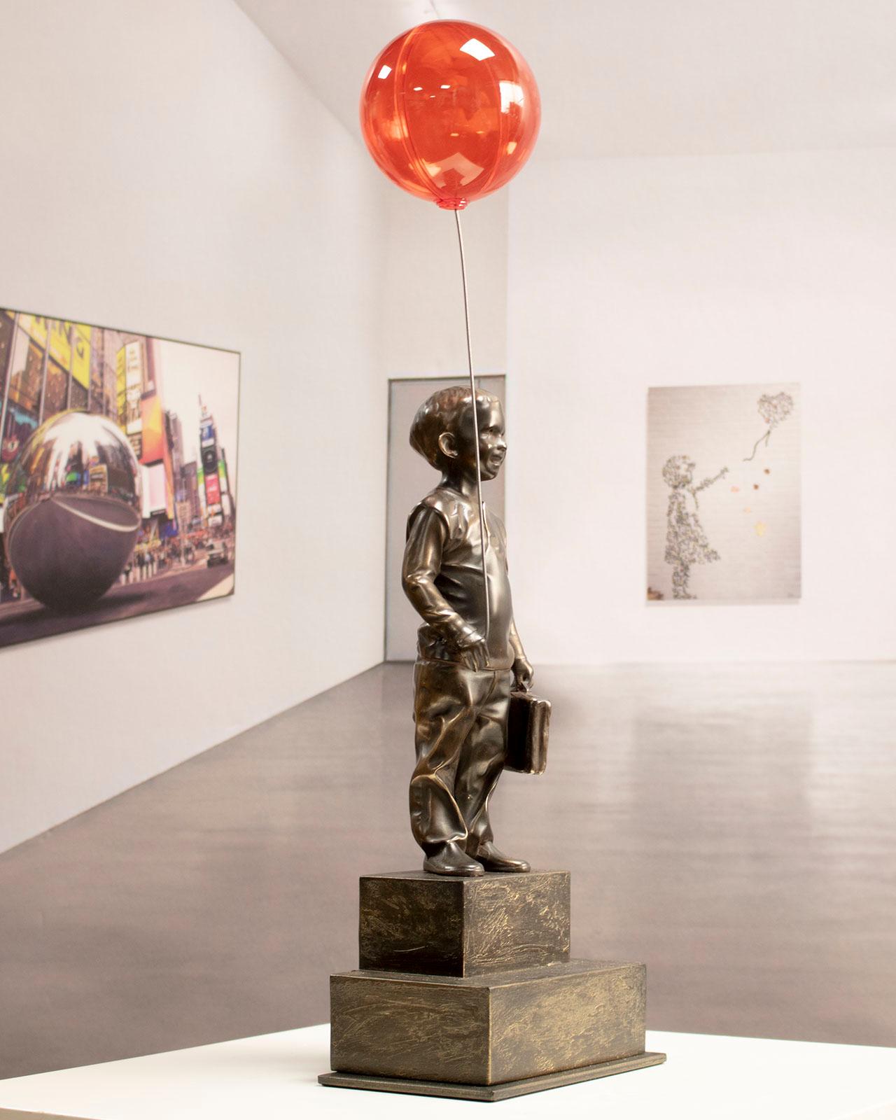 Boy with red magic balloon 34 - Miguel Guía  Realist Bronze layer Sculpture For Sale 5