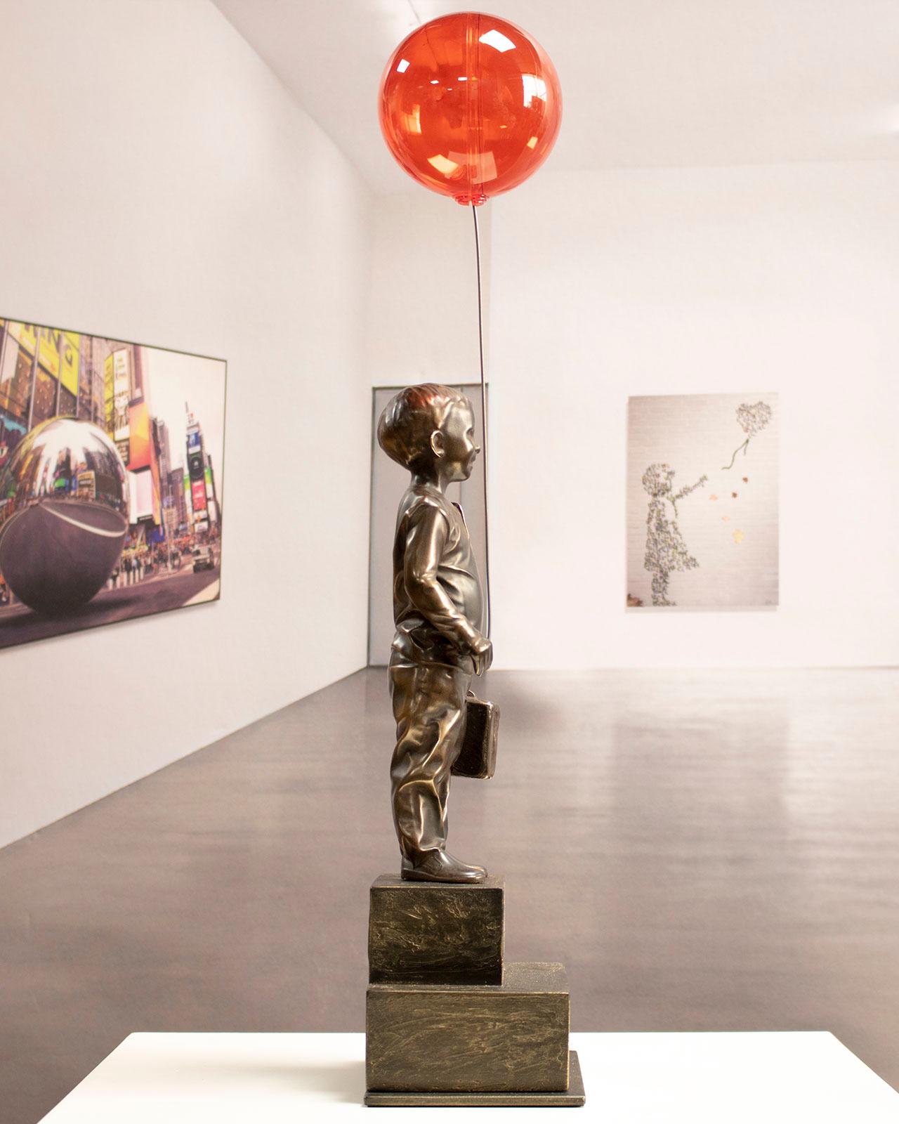 Boy with red magic balloon 34 - Miguel Guía  Realist Bronze layer Sculpture For Sale 6