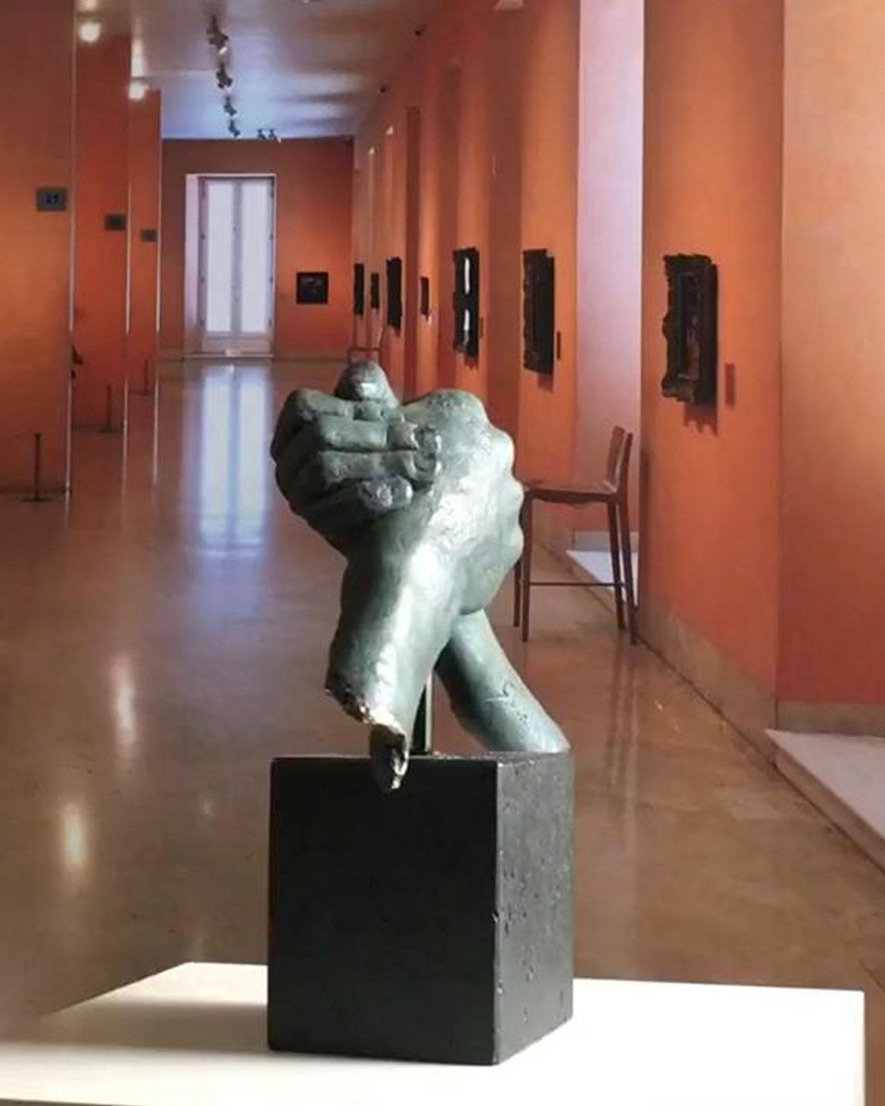 Brothers - Miguel Guía Realist Bronze layer Sculpture For Sale 8