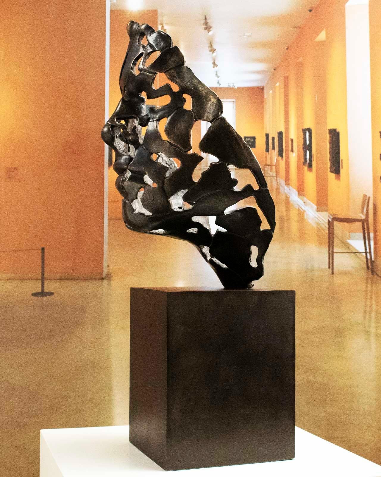 Essence de jeunesse Grand bronze coulé Miguel Guía Expressionist Sculpture For Sale 6