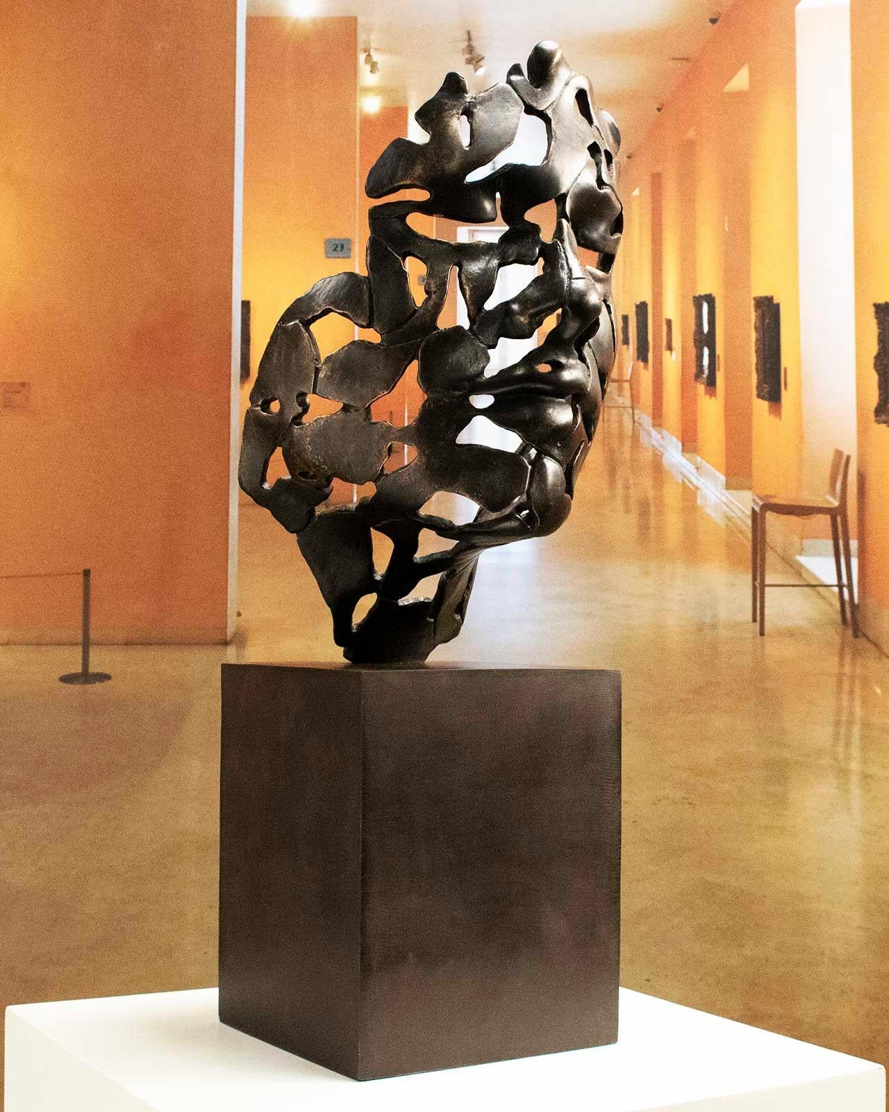 Essence de jeunesse Grand bronze coulé Miguel Guía Expressionist Sculpture