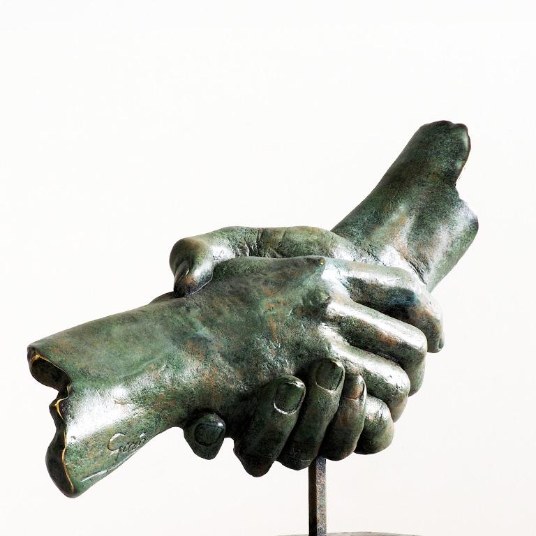 Friendship - Miguel Guía Realism Bronze layer Sculpture For Sale 3