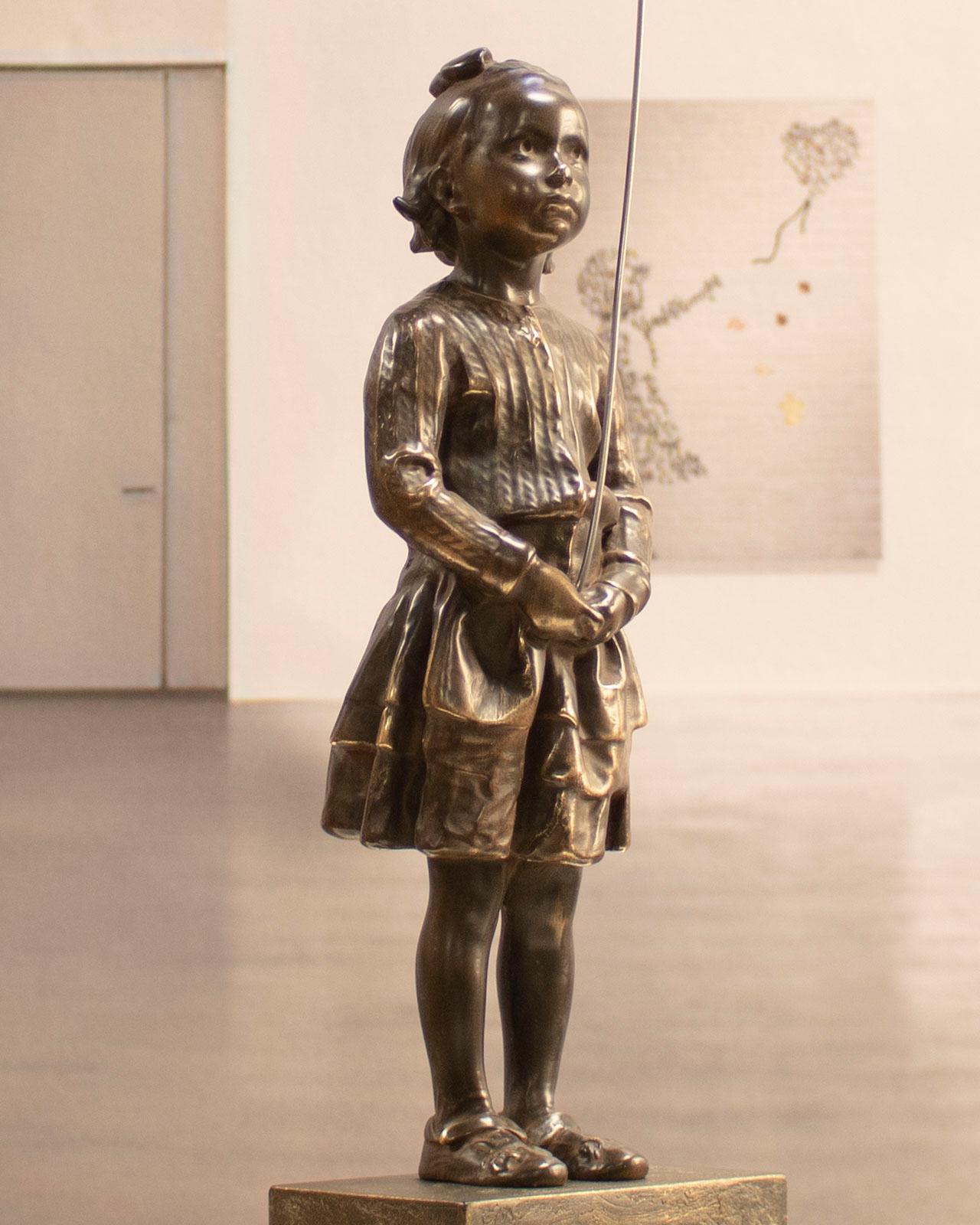 Girl with blue magic balloon 34 - Miguel Guía  Realist Bronze layer Sculpture For Sale 2