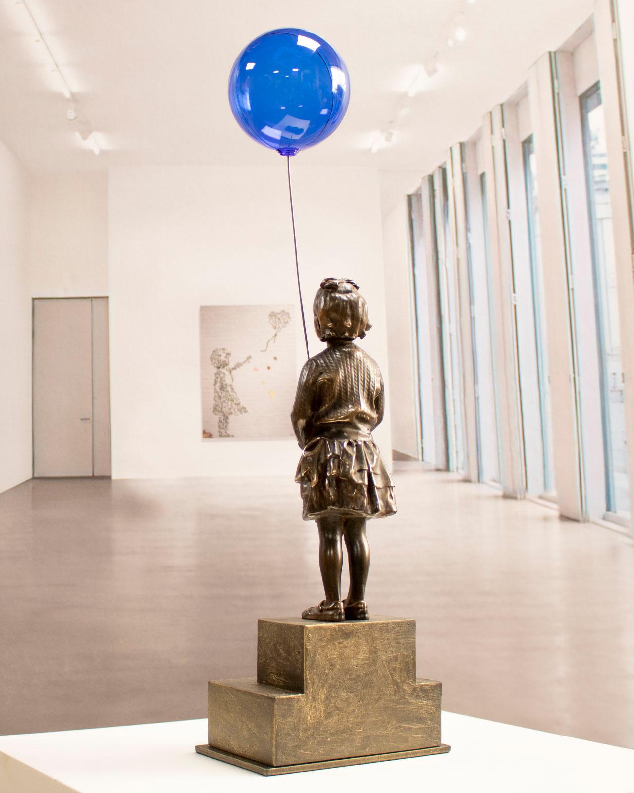 Girl with blue magic balloon 34 - Miguel Guía  Realist Bronze layer Sculpture For Sale 5