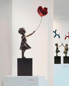 Girl with red balloon – Miguel Guía Street Art Cast bronze Sculpture Big