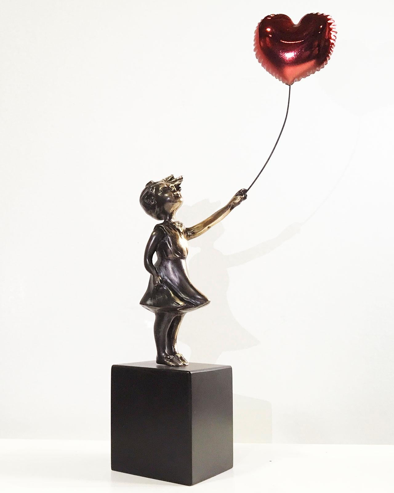 Girl with red balloon - Miguel Guía Street Art Cast bronze Sculpture 3