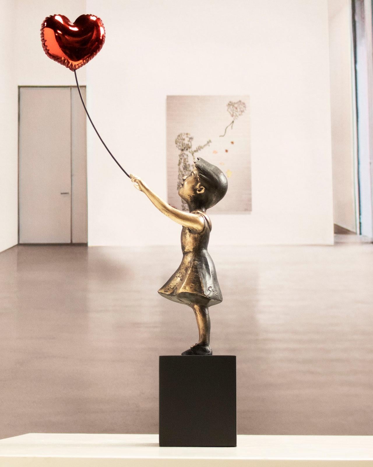 Girl with red balloon - Miguel Guía Street Art Cast bronze Sculpture 5