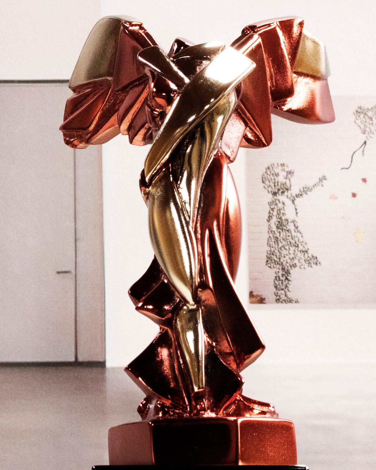 Harmonie of Samothrace Fire red - Miguel Guía Cubist Bronze layer Sculpture For Sale 5