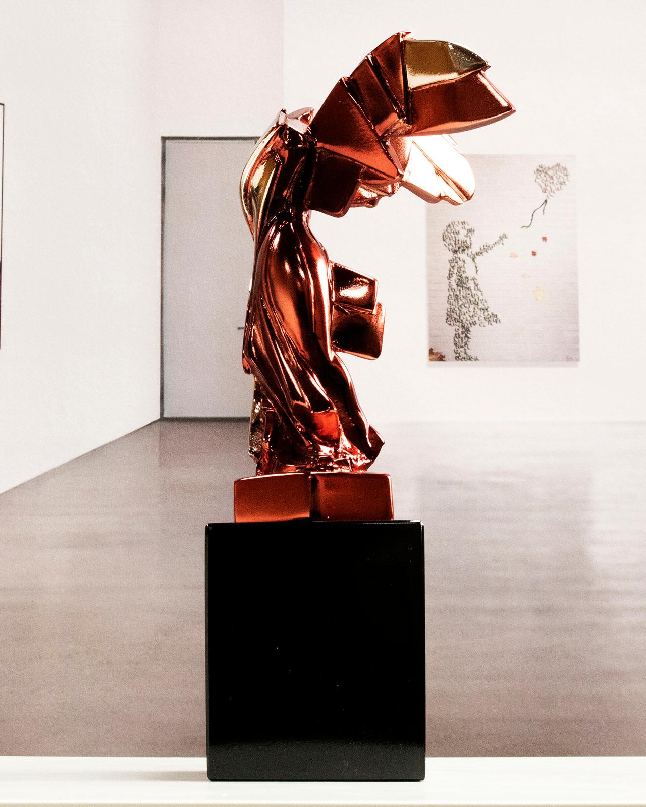 Harmonie of Samothrace Fire red - Miguel Guía Cubist Bronze layer Sculpture For Sale 6
