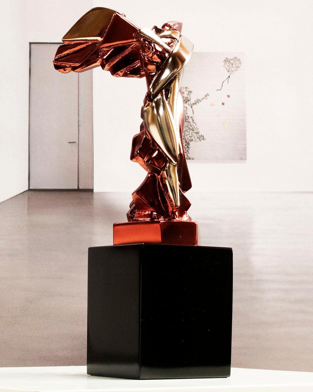 Harmonie of Samothrace Fire red - Miguel Guía Cubist Bronze layer Sculpture For Sale 8