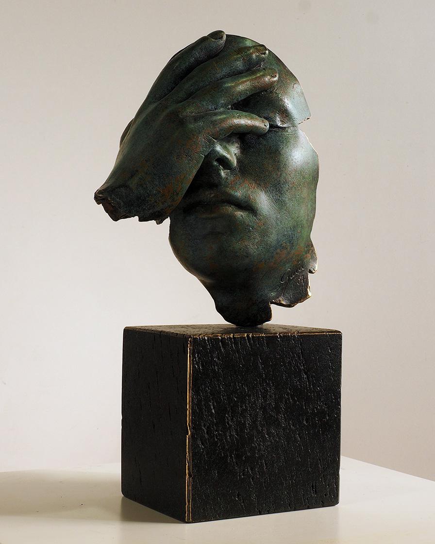 Realistic Sculpture "Reflexión" by Miguel Guía.
The sculpture is made of a layer of bronze on cold smelting of copper with the base of graphite or marble dust.
Limited edition of 150 works.
Although the required time to deliver a shipment is usually