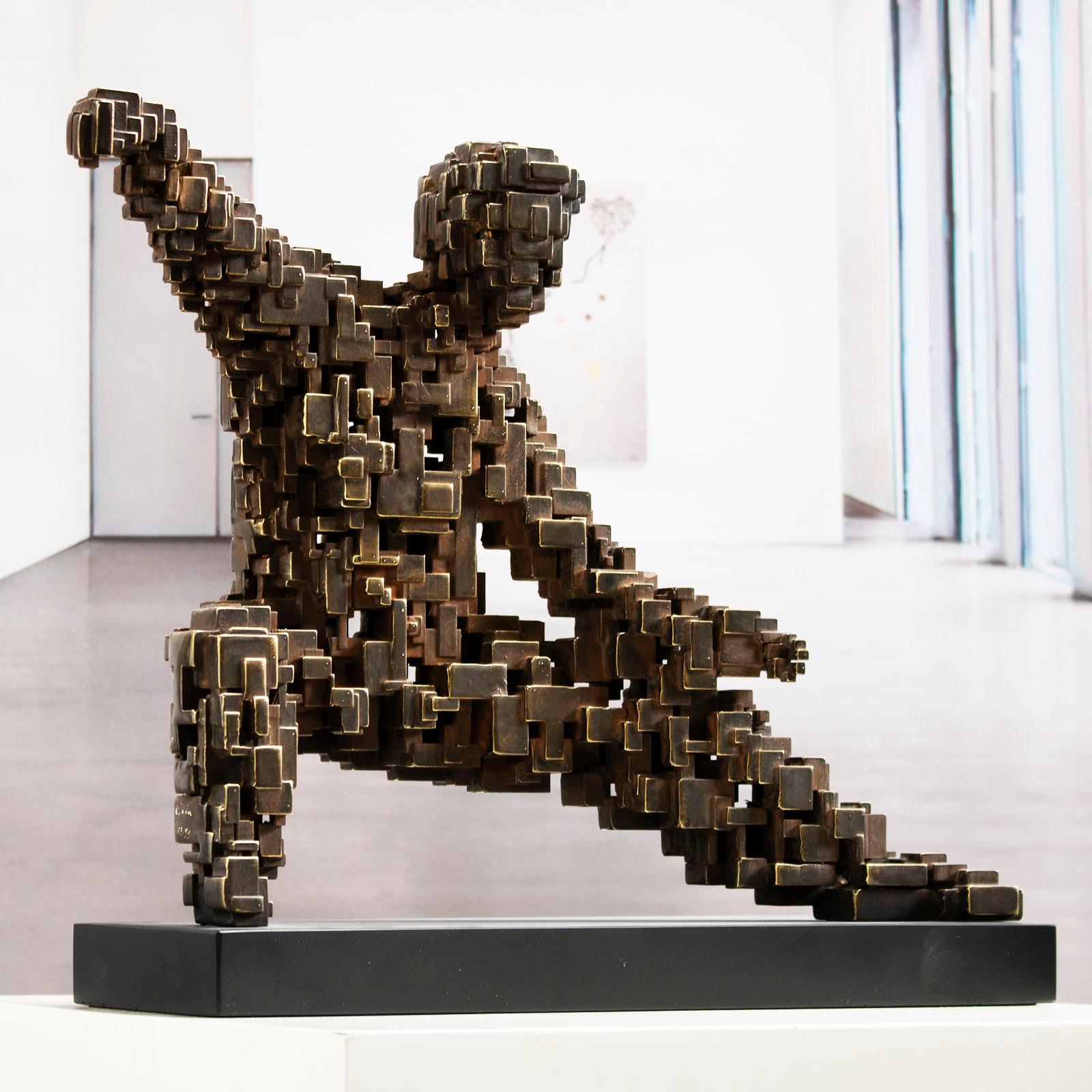 Single Whip - Miguel Guía Constructivist bronze layer Sculpture For Sale 8
