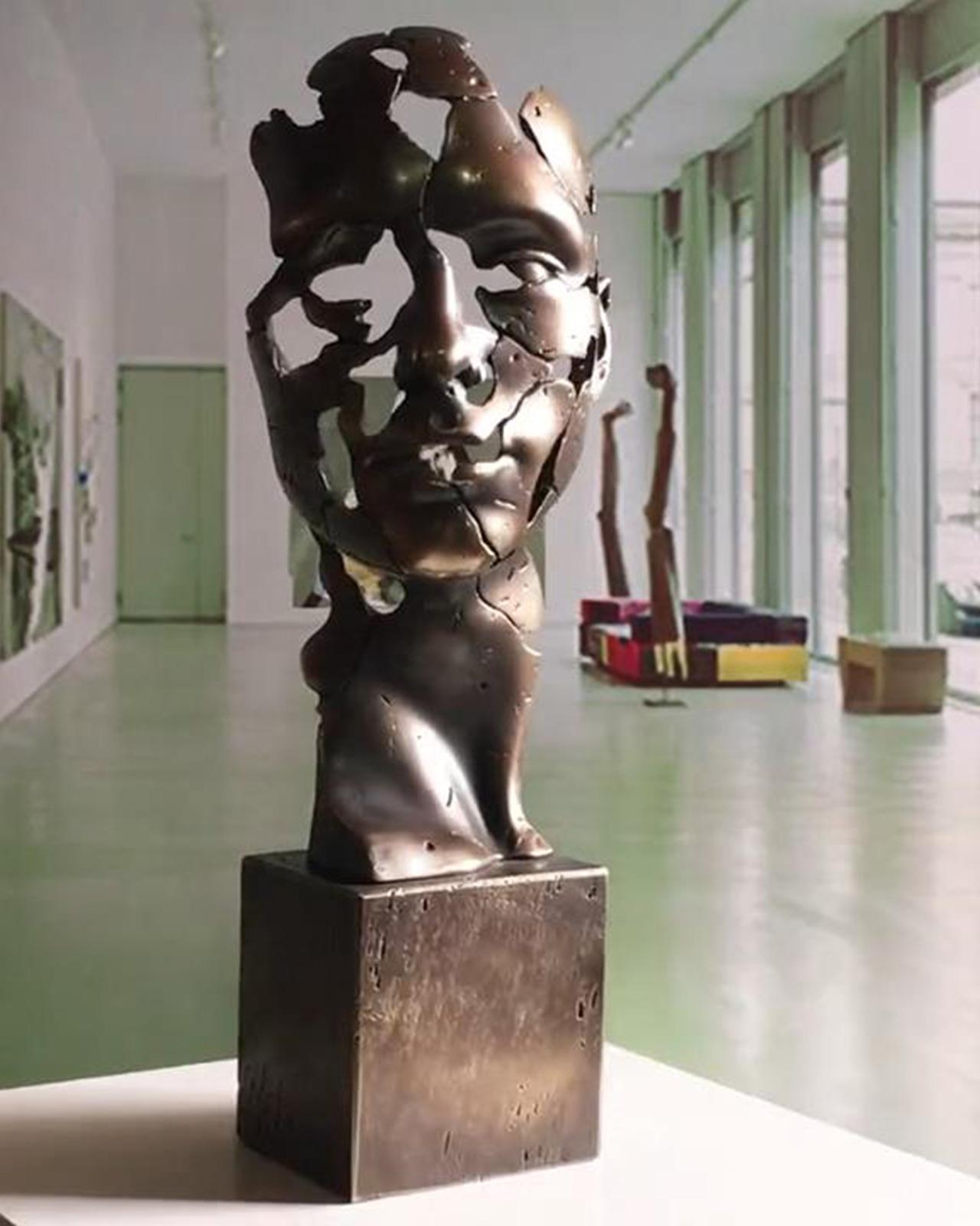 The man of the future - Miguel Guía Expressionist Bronze layer Sculpture For Sale 7