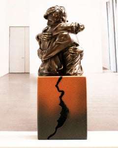 The power of a hug - Miguel Guía Realist Bronze layer Sculpture