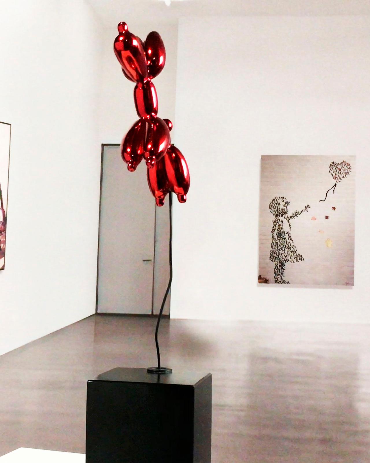 Weightless balloon dog - Miguel Guía, Pop Art Nickel layer Sculpture 11
