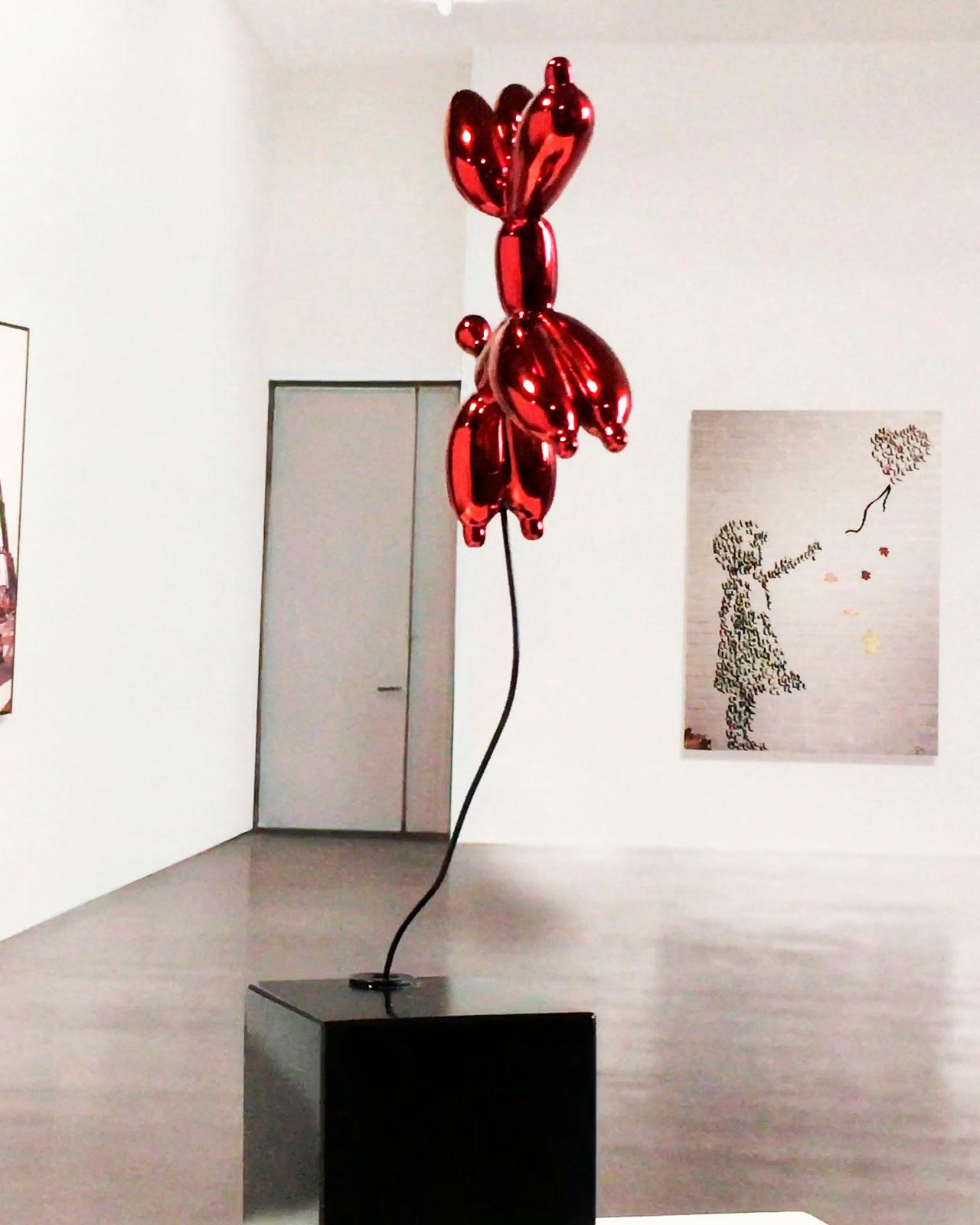 Weightless balloon dog - Miguel Guía, Pop Art Nickel layer Sculpture 13