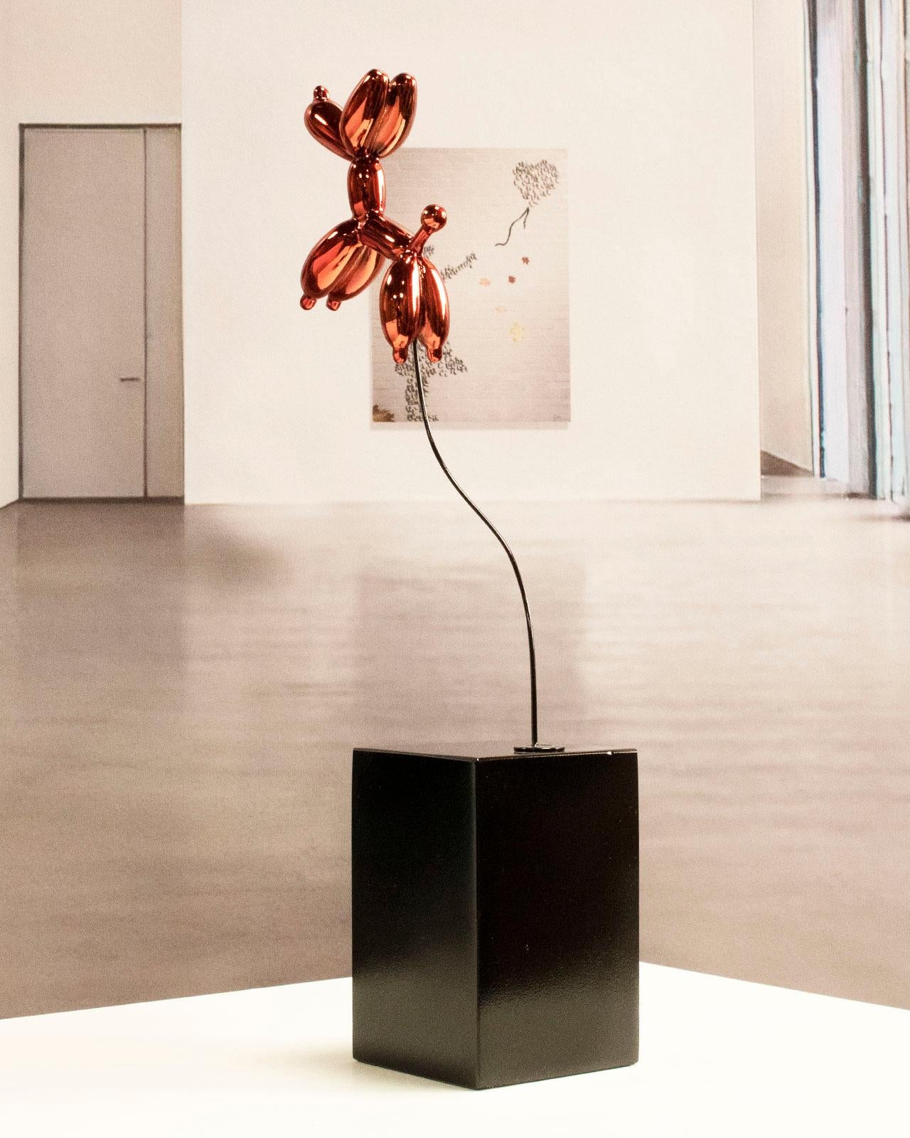 Weightless balloon dog red - Miguel Guía, Pop Art Nickel layer Sculpture 5