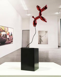 Weightless balloon dog - Miguel Guía, Pop Art Nickel layer Sculpture