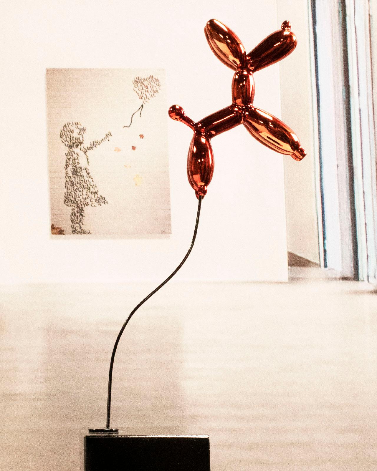 Weightless balloon dog red - Miguel Guía, Pop Art Nickel layer Sculpture 7